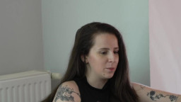 JacquieEtMichelTV Luna, Lily - 30, admits to having other, more sensual desires 14 05 2025