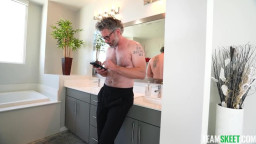 Tiny Rhea - Pound My Daddy Issues Away 31 05 2025