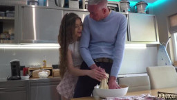 Oldje - Sofia Smith - The Baker's Touch - Episode 934