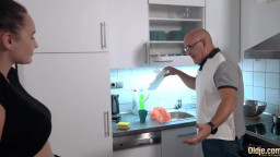 Samantha Sparkle - Dealing With A Messy Girl